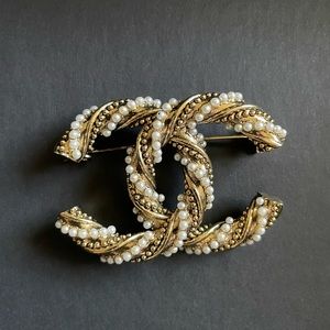 Vintage Pearl CC Chanel brooch